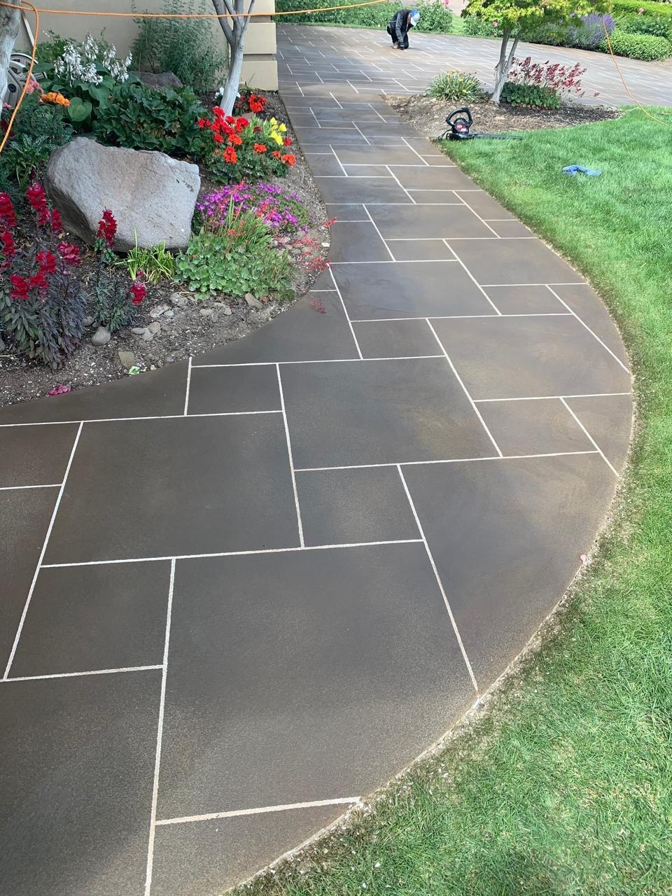Thin finish curved walkway