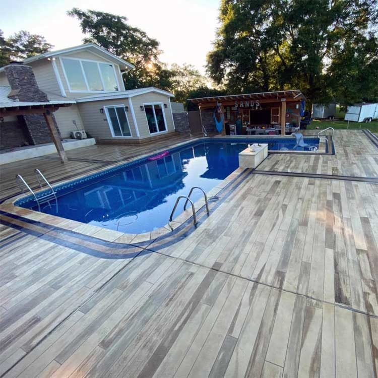 Piscina con trim azul — recubrimiento decorativo Elite Crete